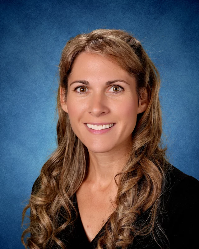 headshot-krisi-hopson